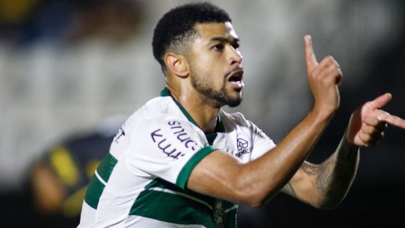 Joia do Coritiba faz desabafo após desencatar na Série B com golaços