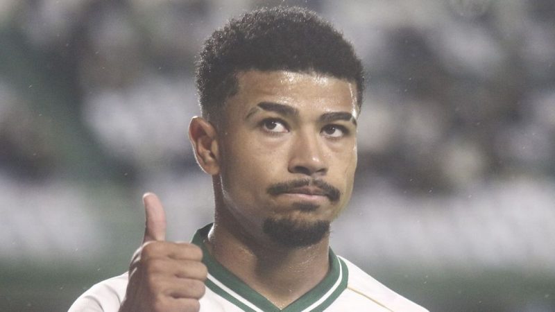 Lucas Ronier tem queda de rendimento na Série B