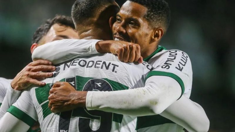 Mozart mantém esperança em atacante contestado pela torcida do Coritiba