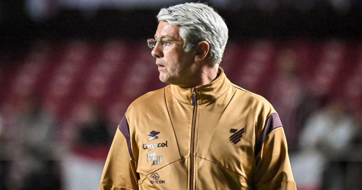 Odair Hellmann alerta para excesso de gols sofridos pelo Athletico