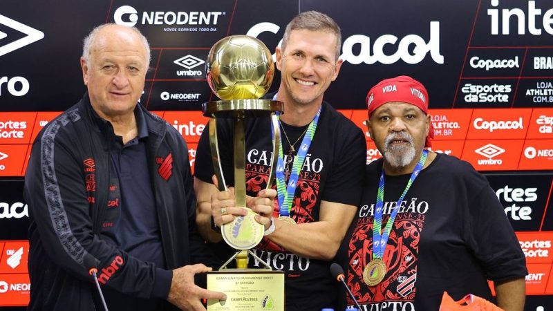 Paulo Turra, ex-Athletico e Santos, é o novo técnico do Vila Nova