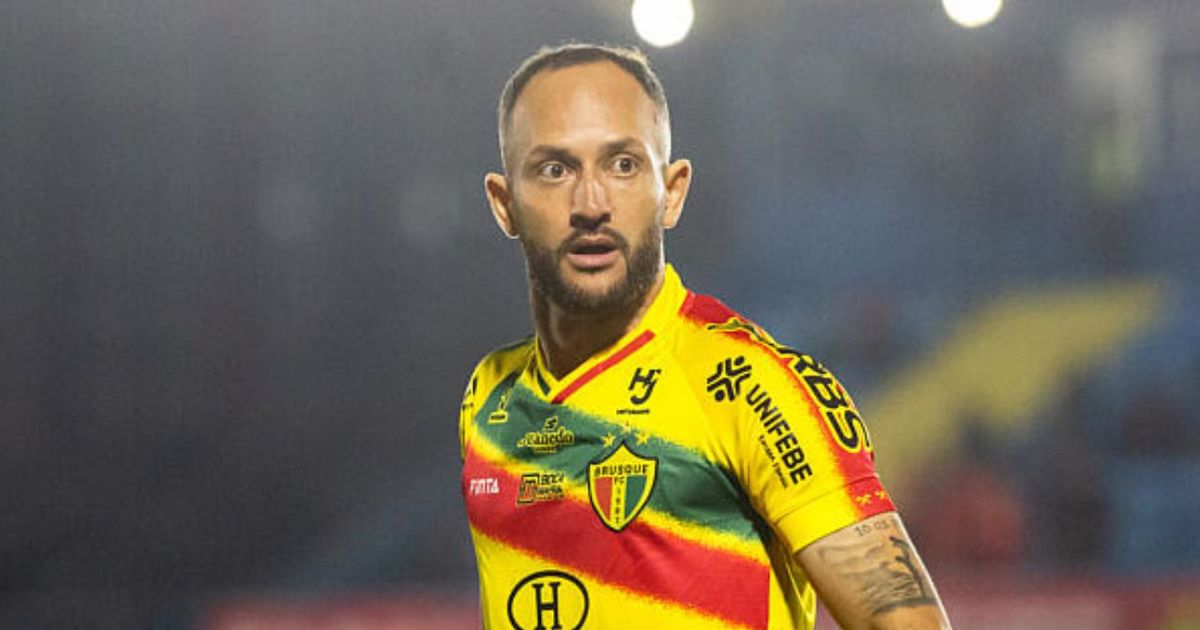 Rebaixado com o Paraná, Diego Tavares aciona Justiça por salários atrasados em ex-clube