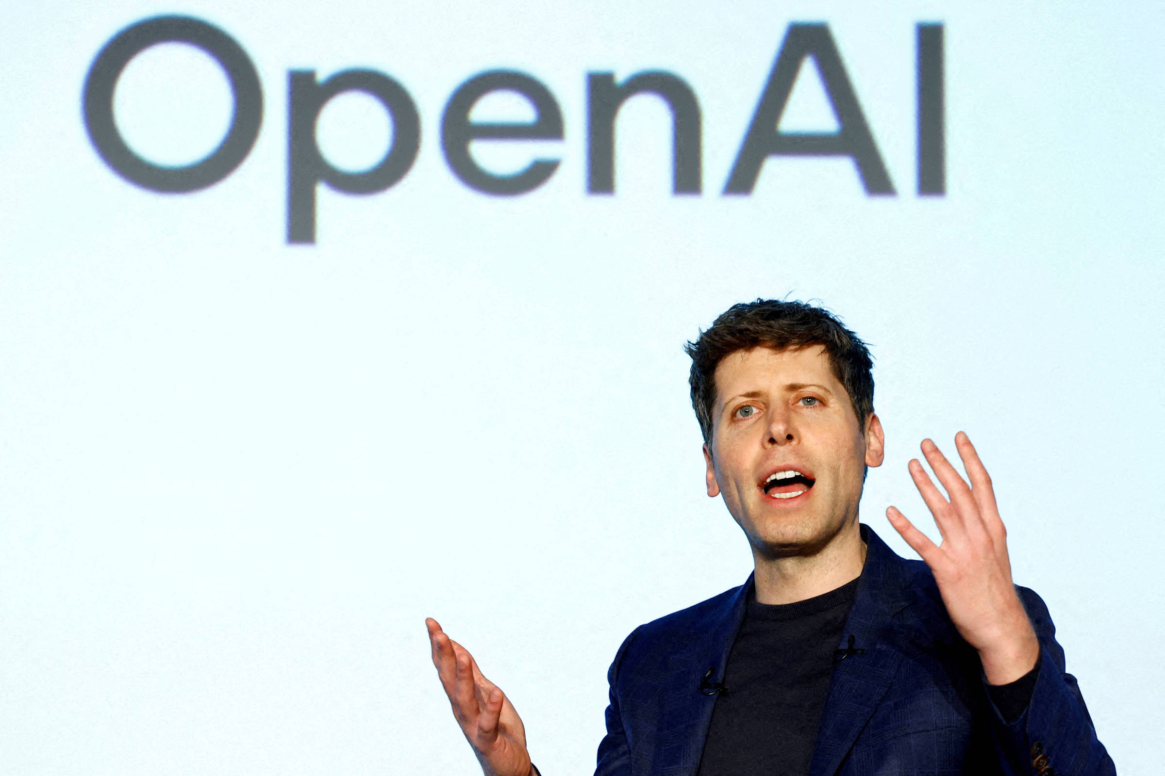 Sam Altman desafia Elon Musk com rival da Neuralink – 12/08/2025 – Mercado