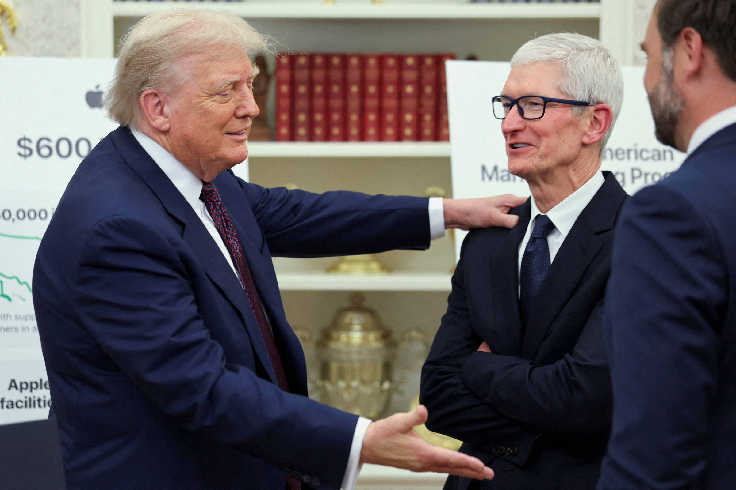 Trump anuncia US$ 100 bi de investimento da Apple nos EUA – 06/08/2025 – Tec
