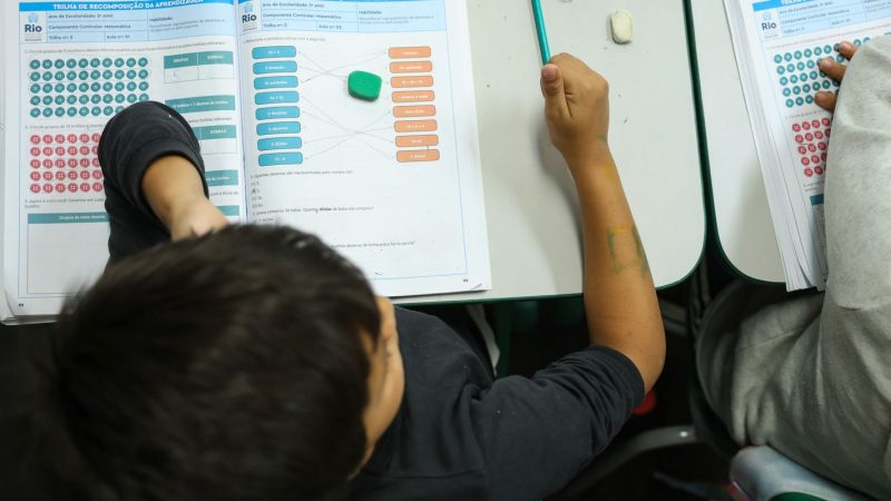 Vagas na área de educação fazem o desemprego ser o menor já registrado