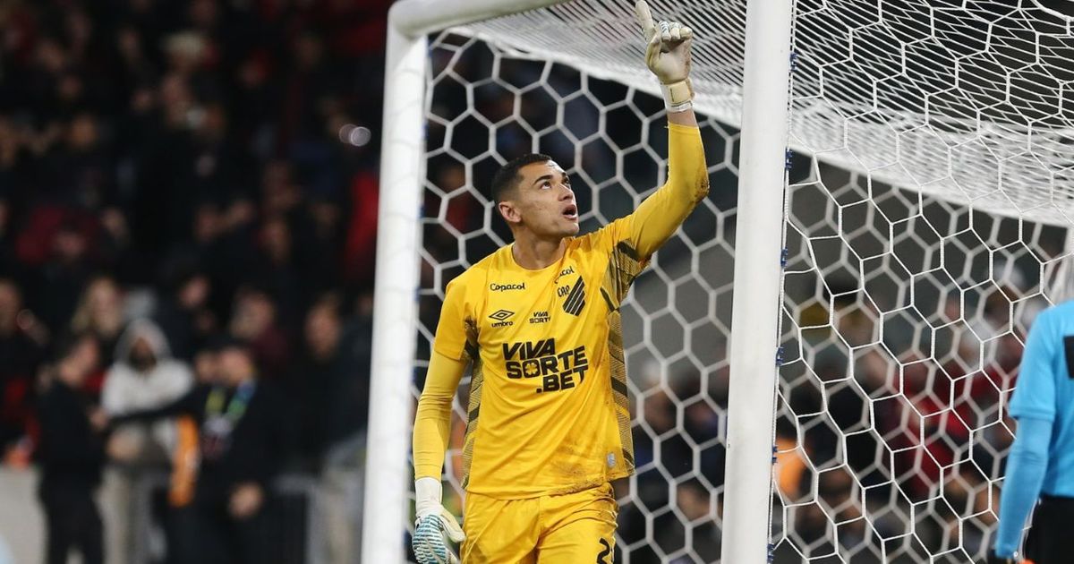 herói da classificação, goleiro Santos vibra com nova atuação épica
