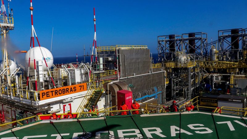 Brasil bate pela 1ª vez marca de 5 milhões de barris de petróleo e gás
