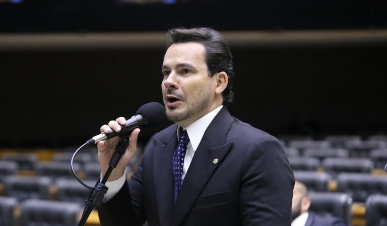Comissão aprova projeto que cria títulos de crédito para financiar educação e inovação – Notícias