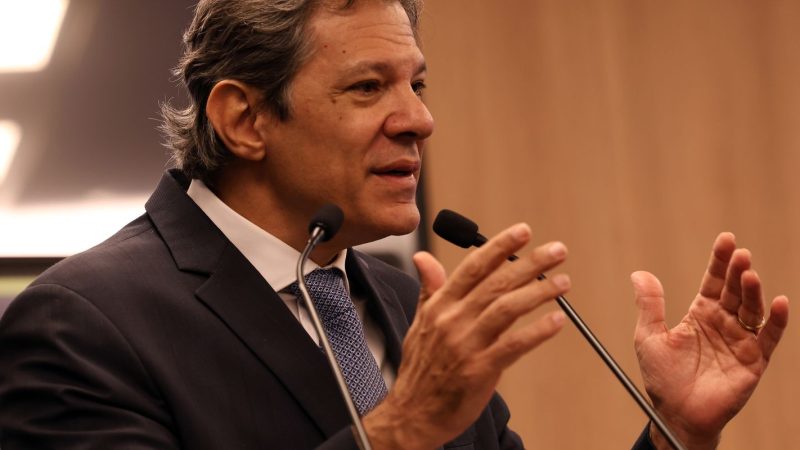 Haddad diz que política fiscal não depende apenas do governo federal