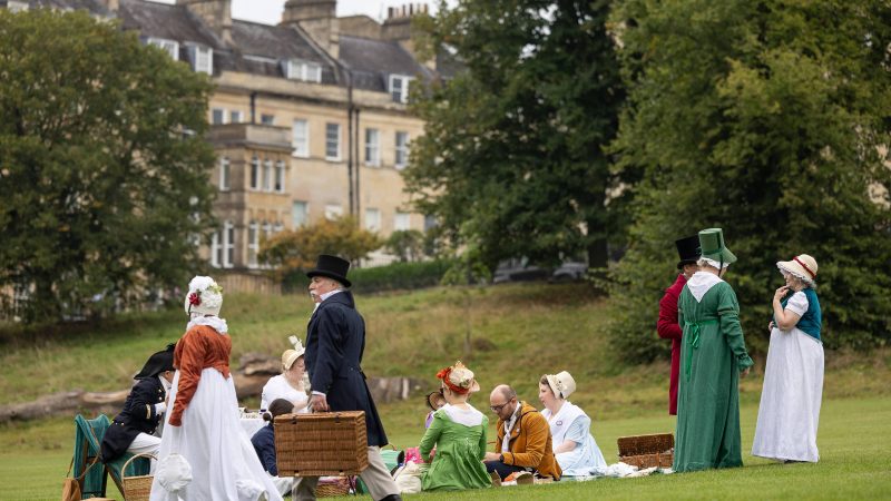 Jane Austen: Fãs celebram seus 250 anos com baile de época – 12/09/2025 – Turismo