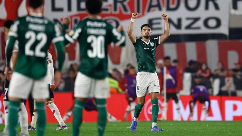 Palmeiras supera pressão e derrota River no Monumental de Núñez