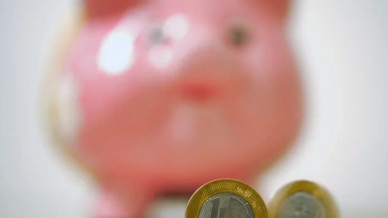 Poupança tem retirada líquida de R$ 7,6 bilhões em agosto