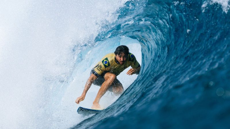 Yago Dora é campeão mundial de surfe profissional
