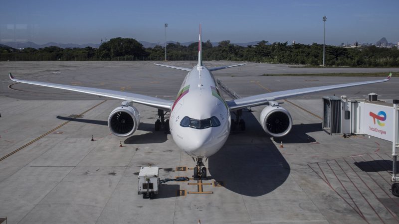 Avião supera ônibus de linha em viagens, diz IBGE – 02/10/2025 – Mercado