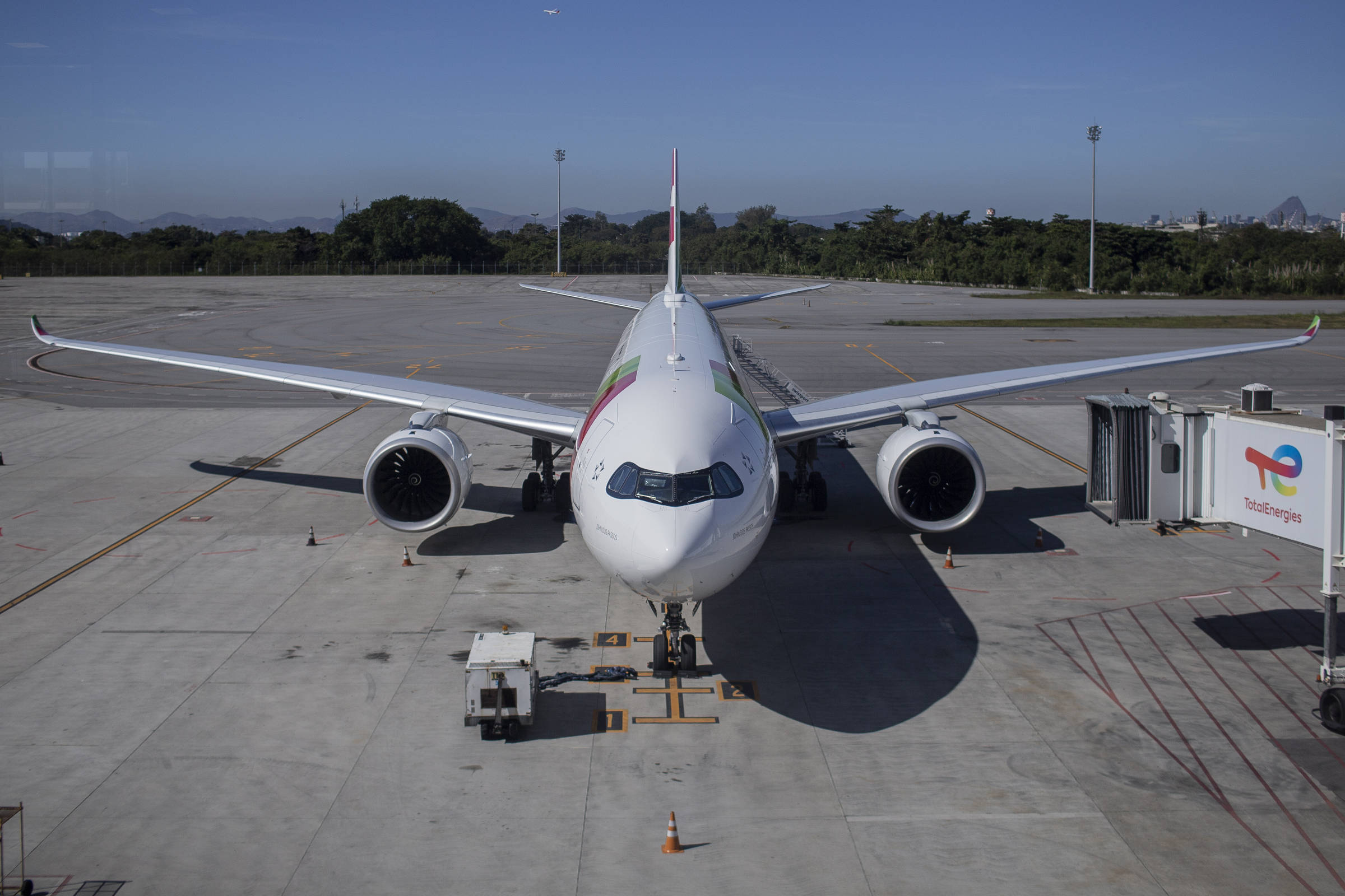 Avião supera ônibus de linha em viagens, diz IBGE – 02/10/2025 – Mercado