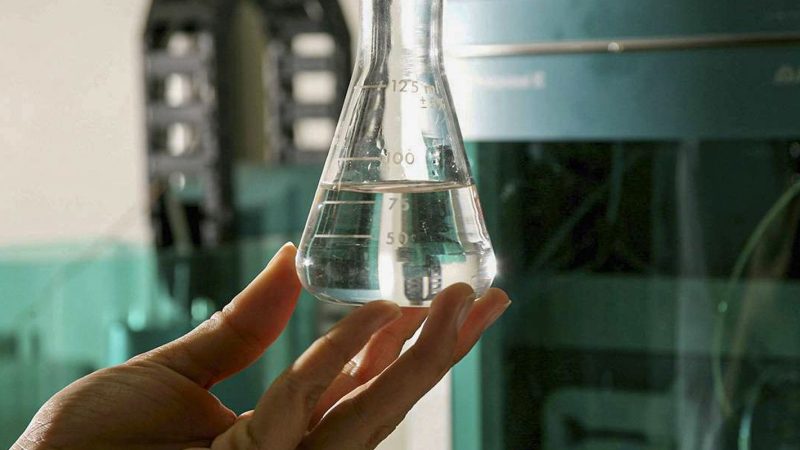 Bares e fabricantes treinam empresas para identificar bebidas falsas