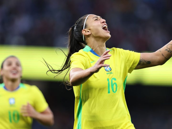Com uma a menos, seleção feminina vence amistoso contra Inglaterra