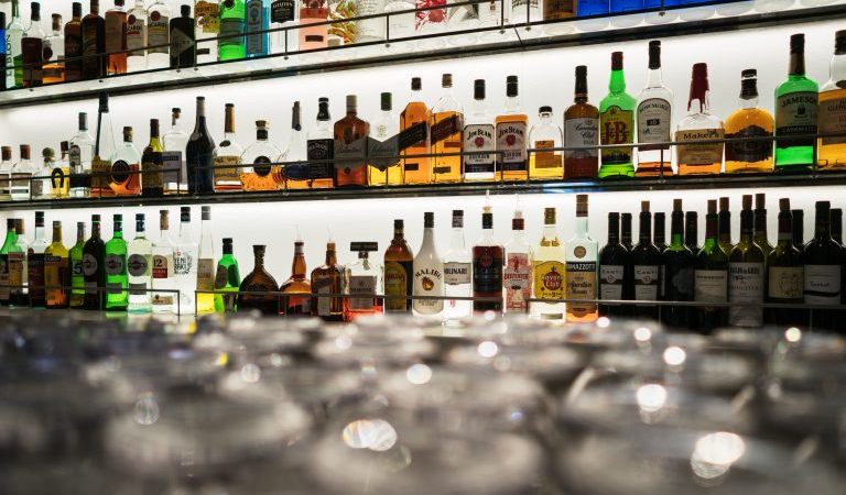 Comissão de Finanças debate impactos do mercado ilegal de bebidas – Notícias