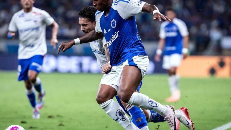 Cruzeiro vence e permanece na cola dos líderes do Brasileiro