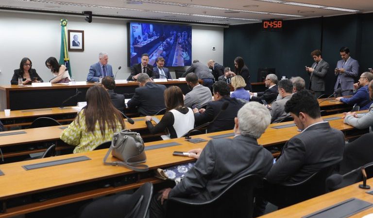 Deputados analisam punição mais dura e reforço da fiscalização contra falsificação de bebidas – Notícias