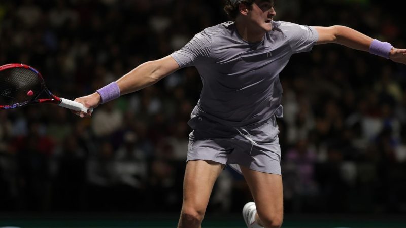 João Fonseca vence Shapovalov na estreia do Masters 1000 de Paris