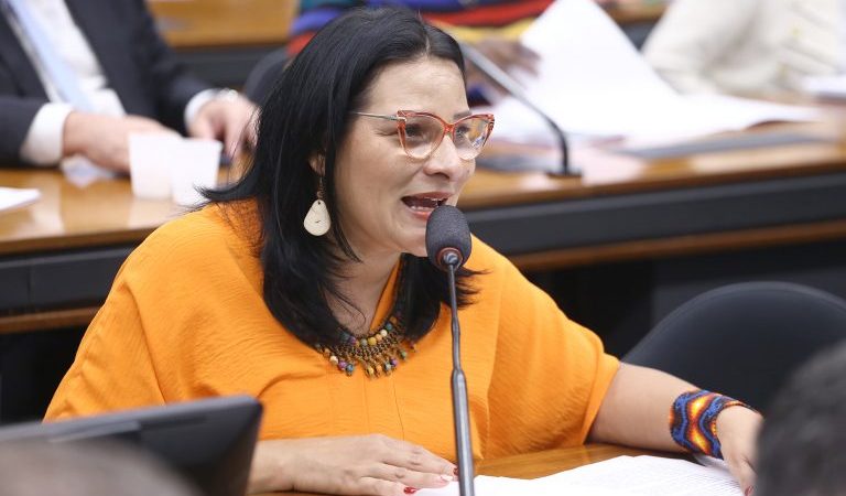Projeto cria programa para diminuir a inadimplência entre professores – Notícias