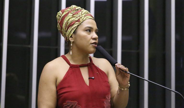Projeto que amplia isenção do Imposto de Renda domina discursos no Plenário – Notícias